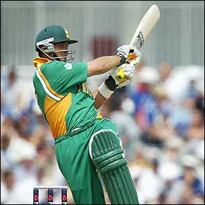 Jacques Kallis races towards his fifty 