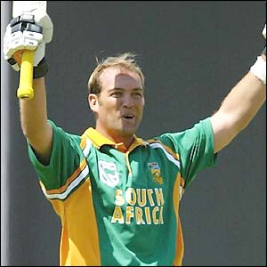 Jaques Kallis raises his bat and helmet after passing 100 against England