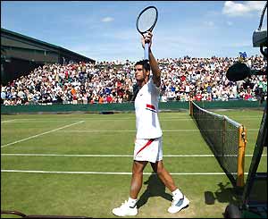 Mark Philippoussis salutes the crowd after beating Radek Stepanek