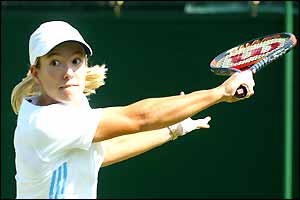 Justine Henin-Hardenne in action against Alicia Molik