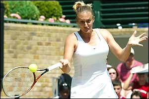 Unseeded Mary Pierce knocks out 23rd seed Lisa Raymond 