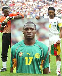 Cameroon goalkeeper Idris Kameni and captain Rigobert Song hold a picture of Foe during Cameroon national anthem