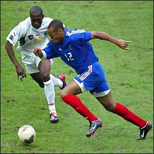 Thierry Henry takes on Eric Djemba Djemba 