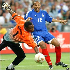 Thierry Henry bundles the ball home past Idris Kameni to score the golden goal