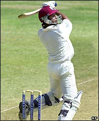 Ramnaresh Sarwan pulls the ball on his way to making 82