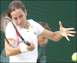 Silvia Farina Elia hits a forehand