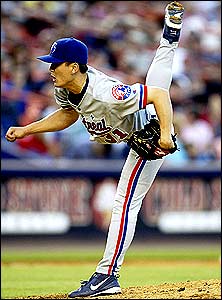 Sun Woo Kim of the Montreal Expos pitches against the Mets 