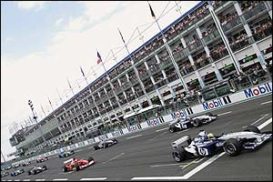 Williams' Ralf Schumacher on pole position leads the field off at the start of the race 