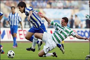FC Porto's Deco breaks free from Celtic's Paul Lambert's challenge