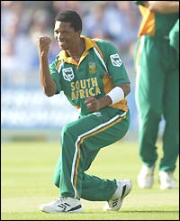 Makhaya Ntini celebrates taking the wicket of Vikram Solanki