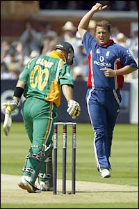 Herschelle Gibbs nicks a fine Darren Gough delivery to wicket-keeper Chris Read