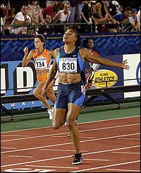 Marion Jones recoveres from her shock defeat in the 100m to win the 200m 