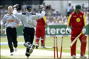 Leicestershire's Darren Stevens (right) is clean bowled by Warwickshire's Graeme Wagg