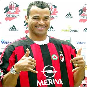 Cafu is unveilled at AC Milan