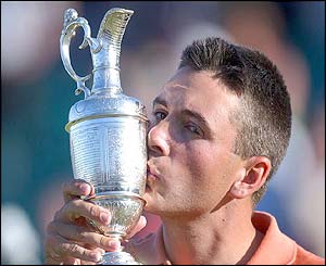 Ben Curtis kisses the Claret Jug