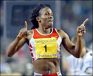 Mozambique's Maria Mutola wins the 800m