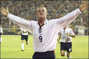 Wayne Rooney celebrates his equaliser 