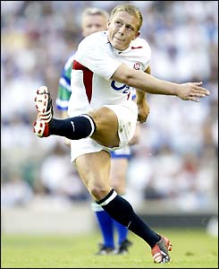 Jonny Wilkinson kicks a penalty