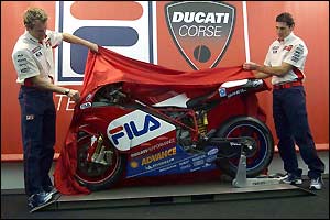 Hodgson and Xaus unveil this year's bike