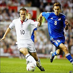 Michael Owen fails to break down the Liechtenstein defence