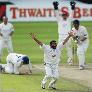 Sussex spinner Mushtaq Ahmed appeals