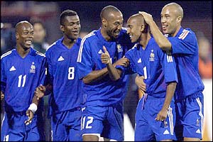 France's players congratulate goalscorer Oliver Dacourt