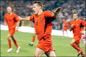 Belgium's Wesley Sonck celebrates scoring against Croatia 