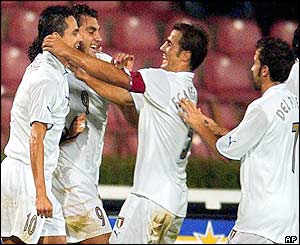 Italy's Filippo Inzaghi celebrates with his team-mates Christian Vieri, Fabio Cannavaro and Alessandro Del Piero