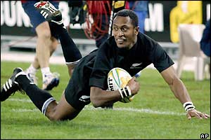 Joe Rokocoko scores his third try