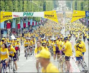 People in yellow jerseys turn out to celebrate the centenary Tour De France