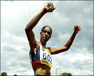 Yamile Aldama celebrates winning the triple jump 