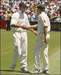 Nasser Hussain congratulates Steve Waugh after Australia's Ashes victory