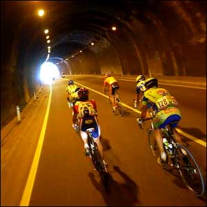 Leading pack going through a tunnel on the Tour of Spain