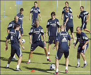 David Beckham trains with his Real-Madrid team-mates