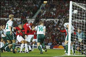 Mikael Silvestre gets the final touch on Ryan Giggs' 11th-minute corner