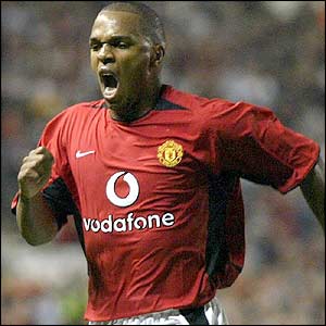 Quinton Fortune celebrates his goal that puts Manchester United 2-0 ahead