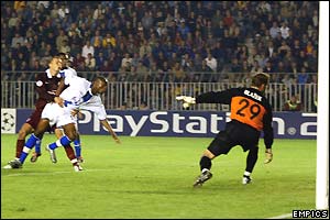 William Gallas heads home the winner for Chelsea on 85 minutes