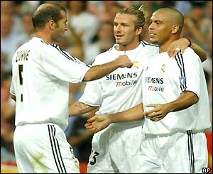 Zinedine Zidane and David Beckham congratulate Ronaldo on his second goal