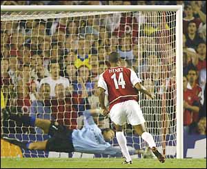 Inter keeper Francesco Toldo saves Thierry Henry's penalty