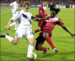 Dynamo Kiev's Husyev Oleg tries to cross the ball past Lekcetho Jacob