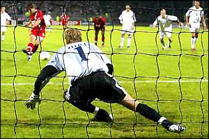 Juninho scores a penalty for Lyon
