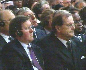 Nato chief Lord Robertson (left)