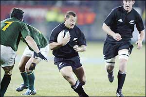 Carlos Spencer is on the attack for the All Blacks