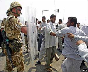 Scuffle breaks out between troops and locals