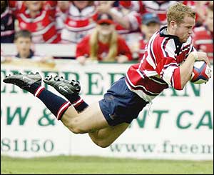 Gloucester winger James Simpson-Daniel scores a try against Saracens