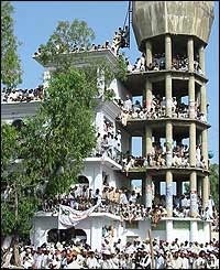 Graduate ceremony at the 'University of Jihad' in Pakistan