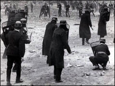 Police battle with rioters in Londonderry - August 14 1969
