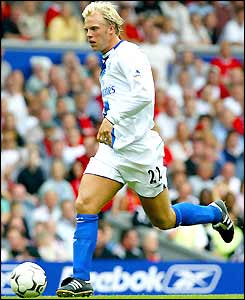 Eidur Gudjohnsen races clear for Chelsea