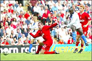 Jimmy Floyd Hasselbaink scores the winner for Chelsea