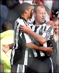 Alan Shearer scores to give Newcastle a 1-0 win